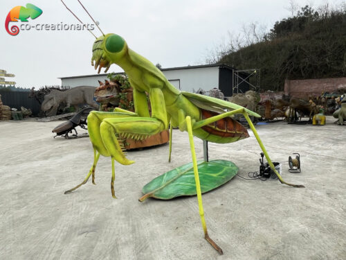 Animatronic Mantis On the Leaf CCAA-046